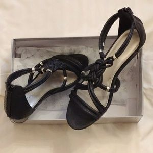 Womens size 7M black with gold detail sandals